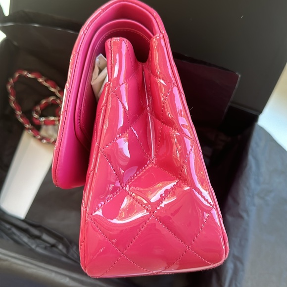 Chanel Jumbo Pink Patent - like new - Picture 5 of 12